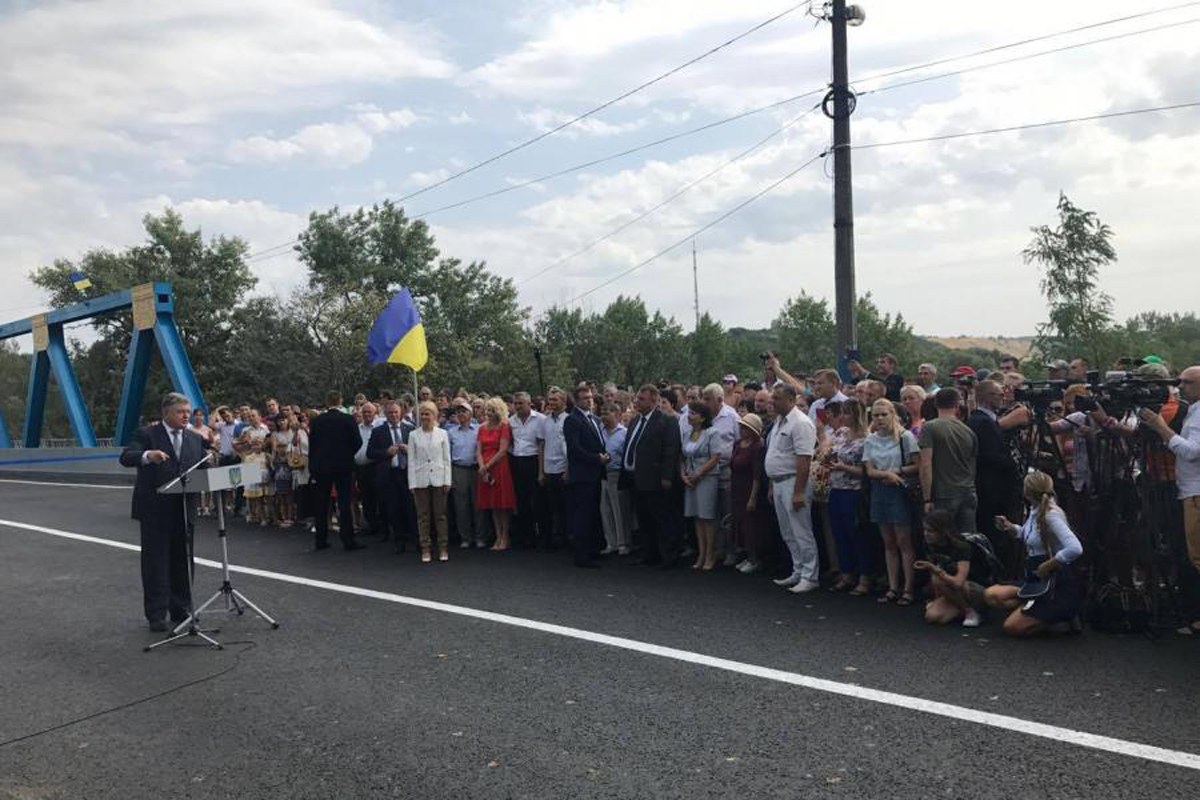 Деньги на ремонт дороги Харьков-Довжанский поступят в августе - президент