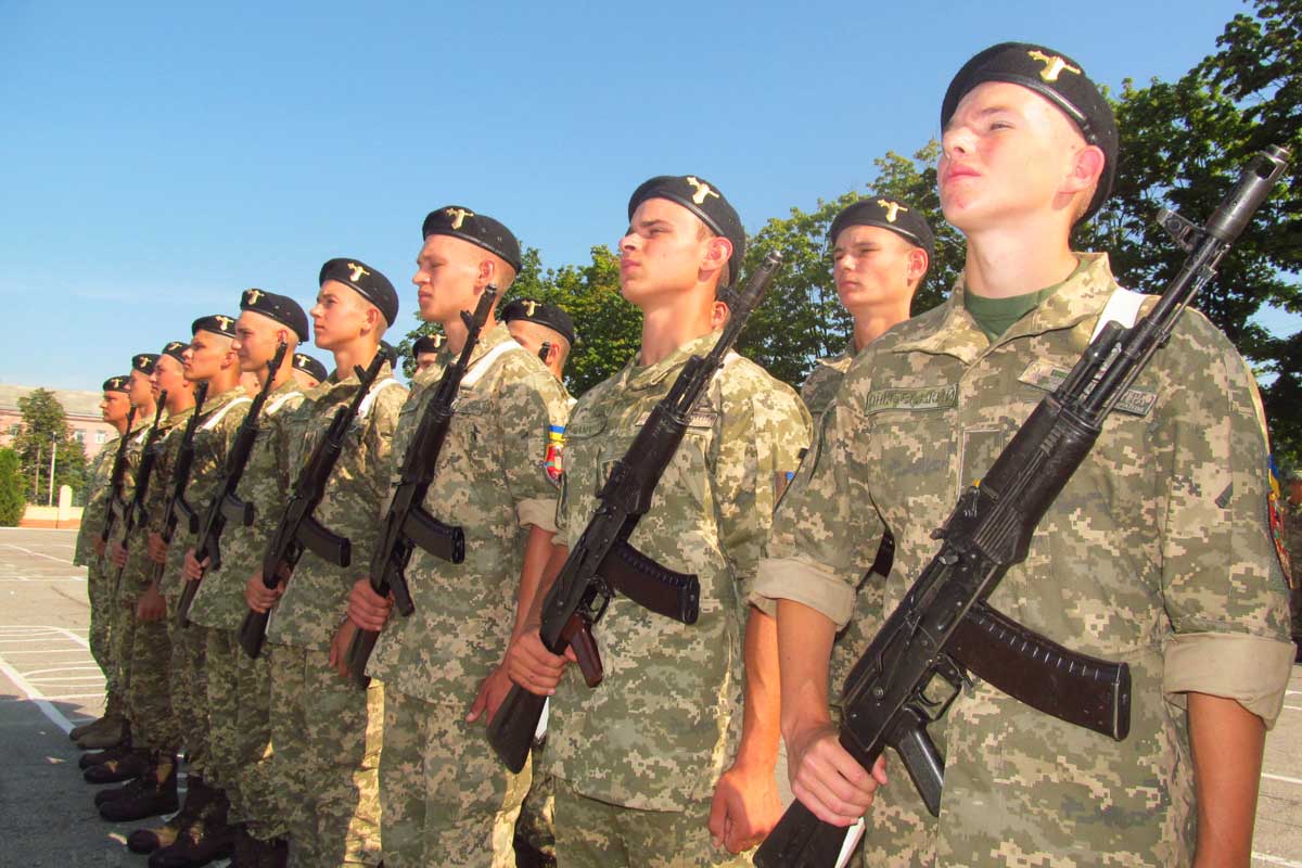 В харьковском институте танковых войск приняли присягу (фото)