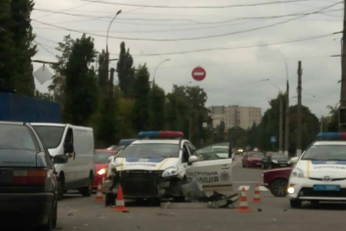 Полицейский Prius попал в ДТП (фото)