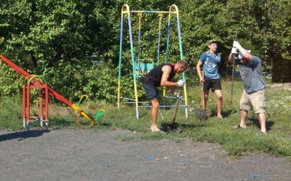 На Днепропетровщине по инициативе Вилкула устанавливают детские площадки