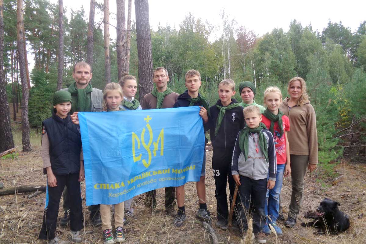 Под Харьковом детей собрали на Слободскую Сечь (фото)