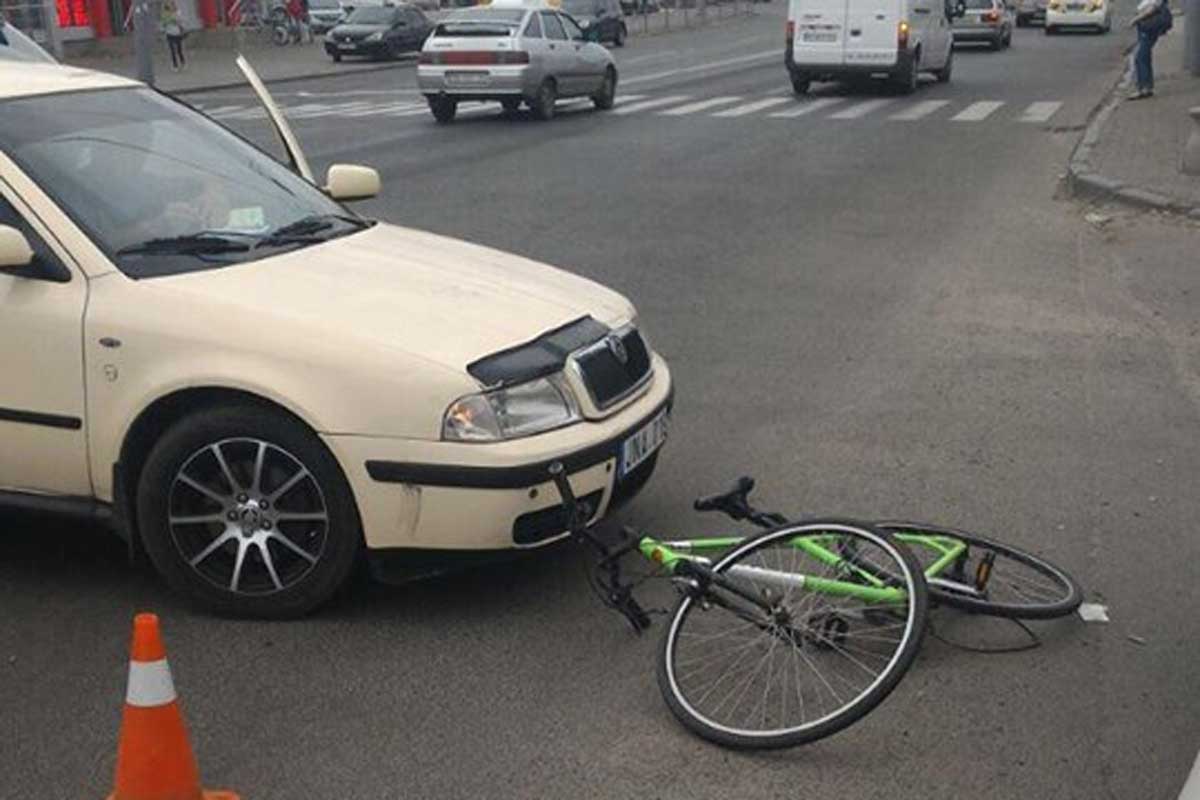 На Героев Сталинграда сбили велосипедиста (фото)