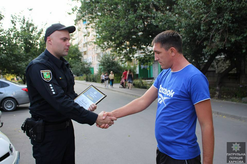 В Харькове прохожие задержали вора (фото)