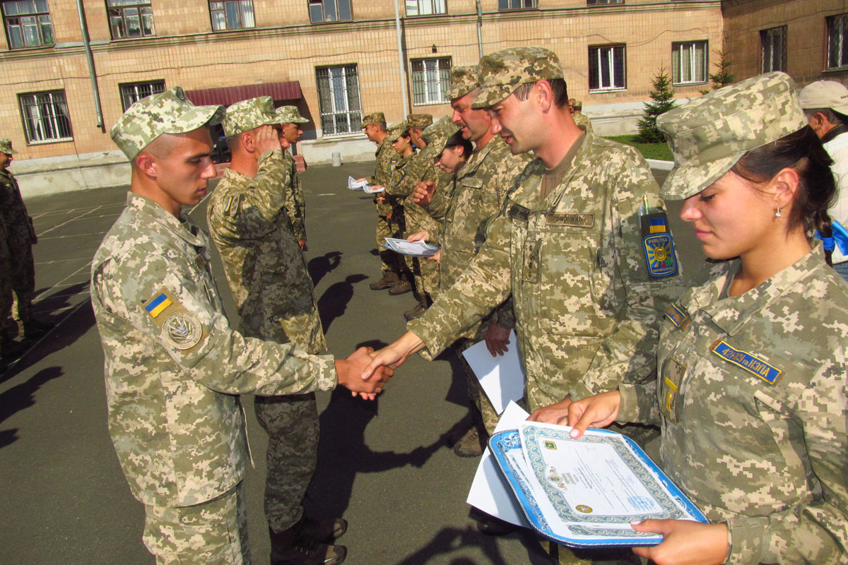 В Харькове выпустили офицеров запаса (фото)