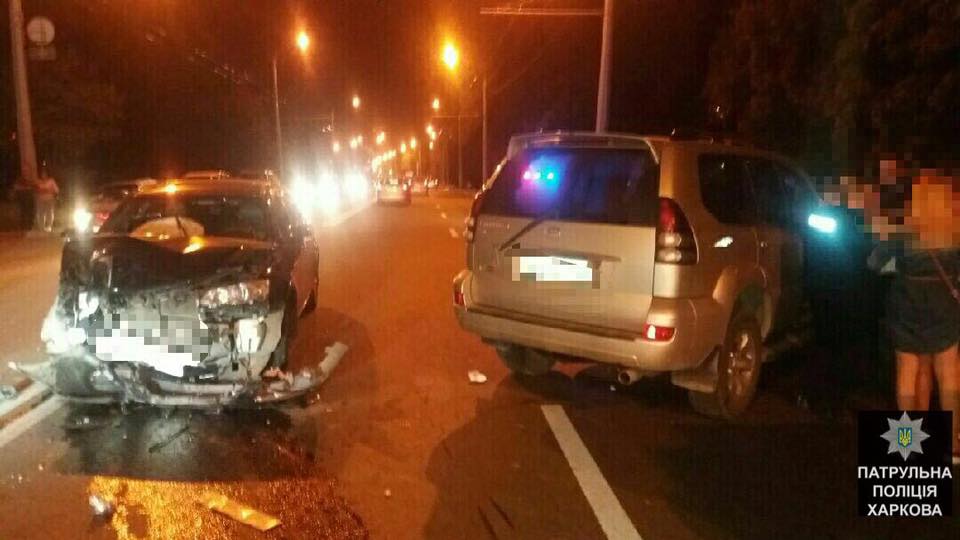 Авария на Алексеевке: двое пострадавших (фото)
