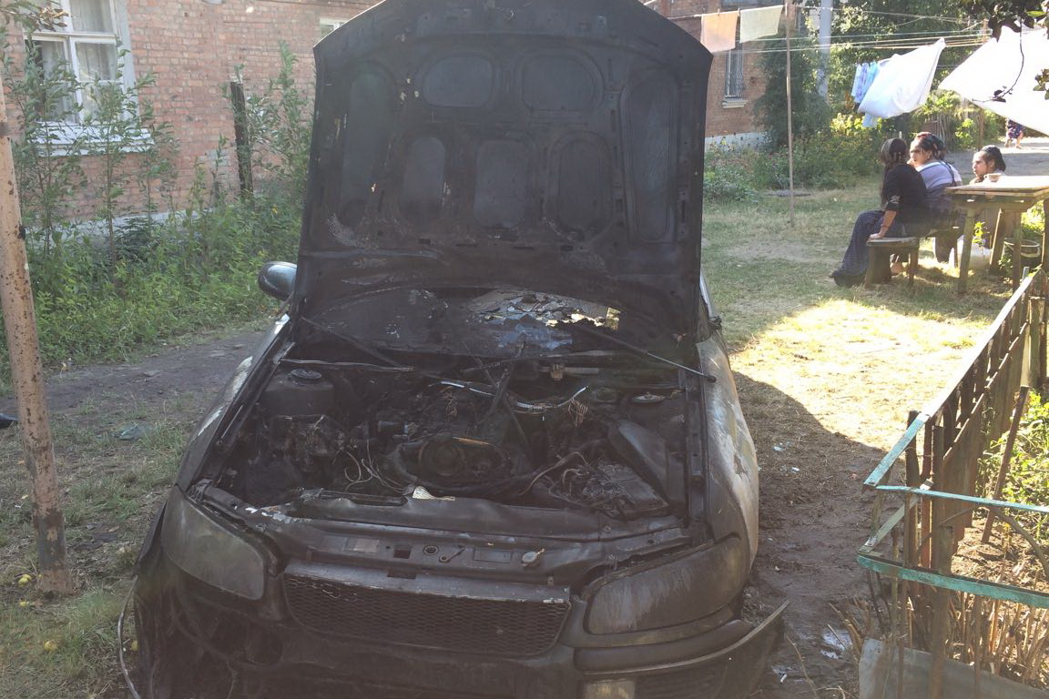 На Салтовке сожгли автомобиль (фото)