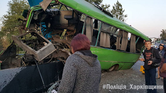 Авария с автобусом в Изюме: подробности (видео)