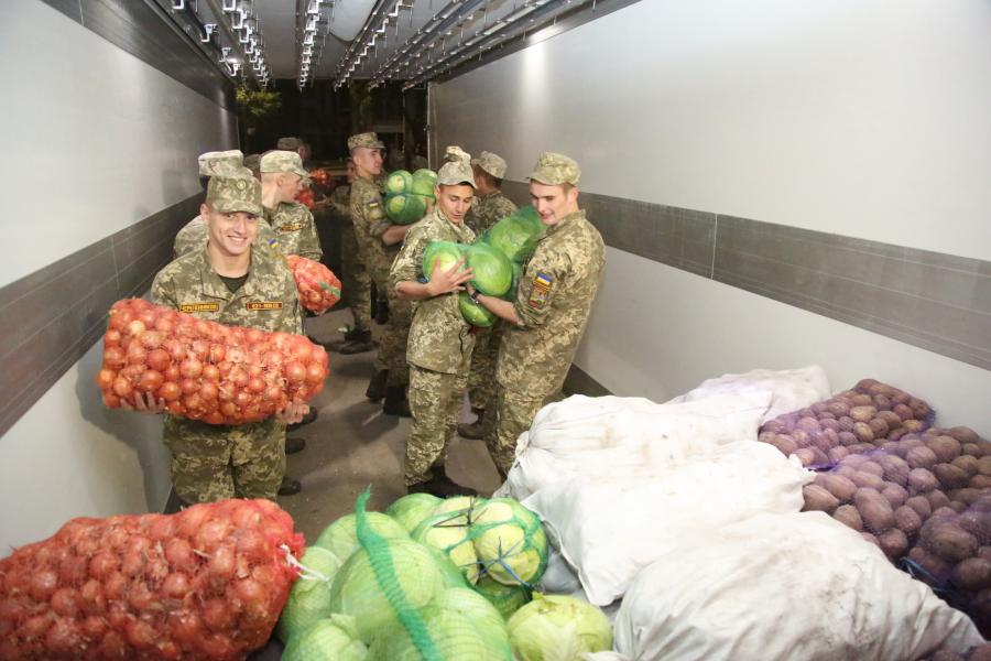 Харьковская область собрала продукты для Винницы (фото, видео)