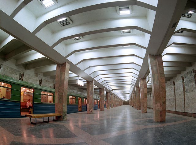 Харьковчане просят ввести "ученический" для метрополитена
