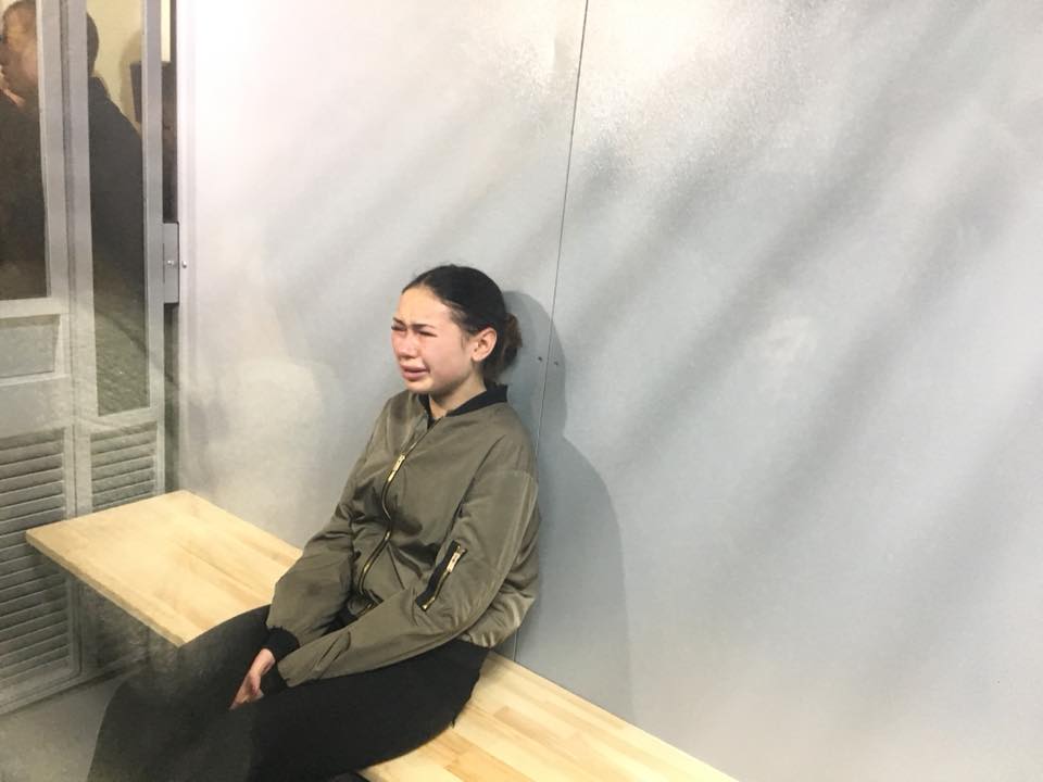 Зайцева не ест тюремную еду и уже не плачет: фото из СИЗО