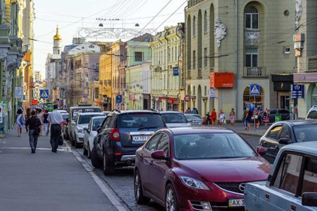 Харьковские власти ополчились на нелегальные парковки