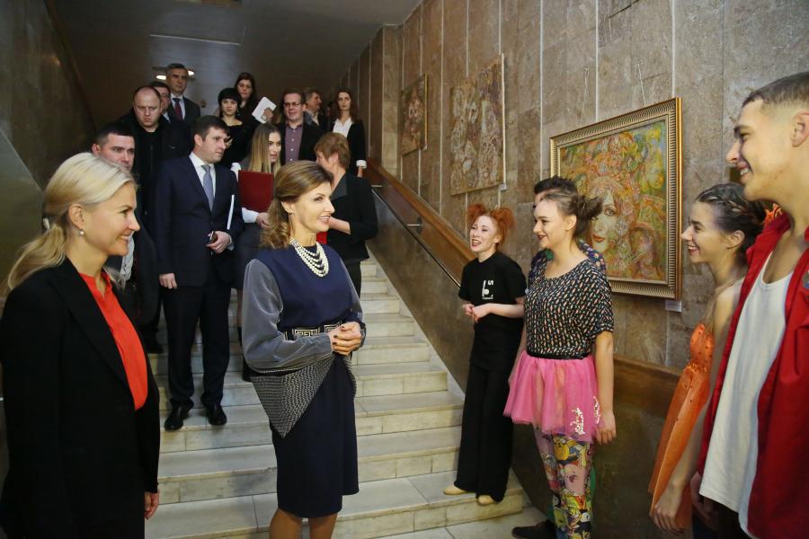 Светличная и Порошенко поздравили харьковских студентов