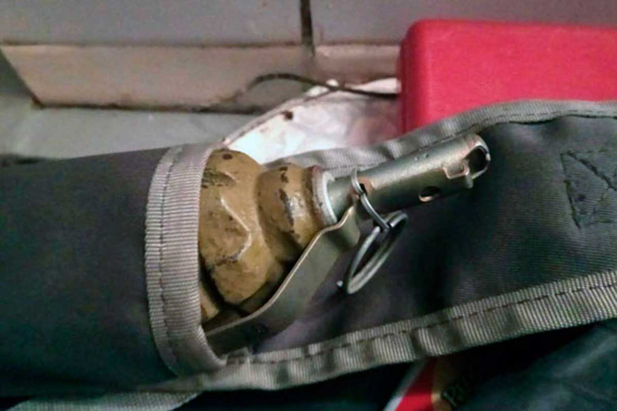 В метро разгуливал мужчина с гранатой