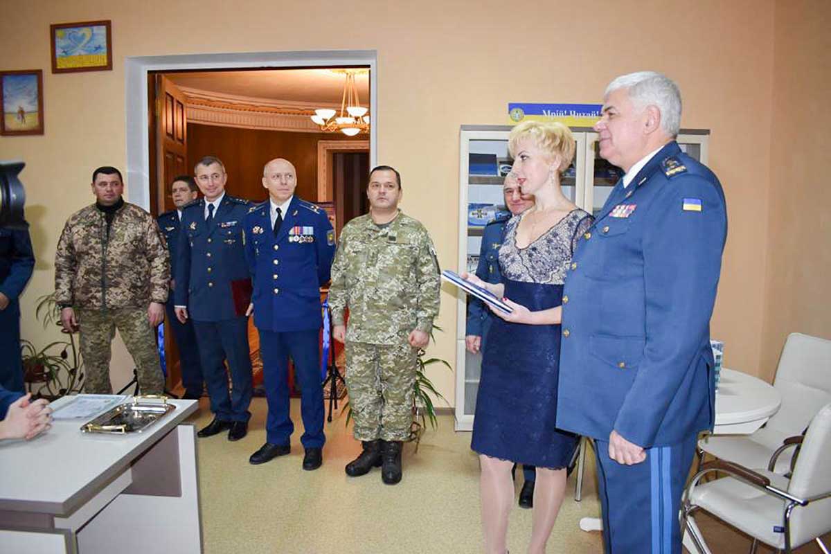 Генерал открыл библиотеку в Харькове (фото)