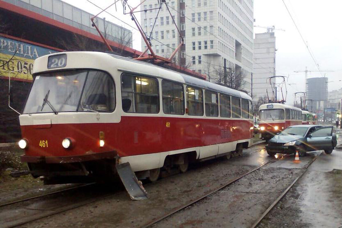 На Клочковской - ДТП с трамваем (фото)
