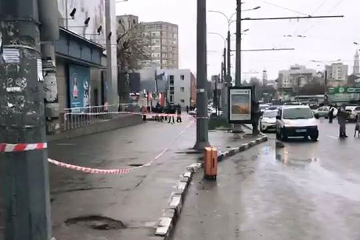 Возле метро "Проспект Гагарина" искали взрывчатку (фото)