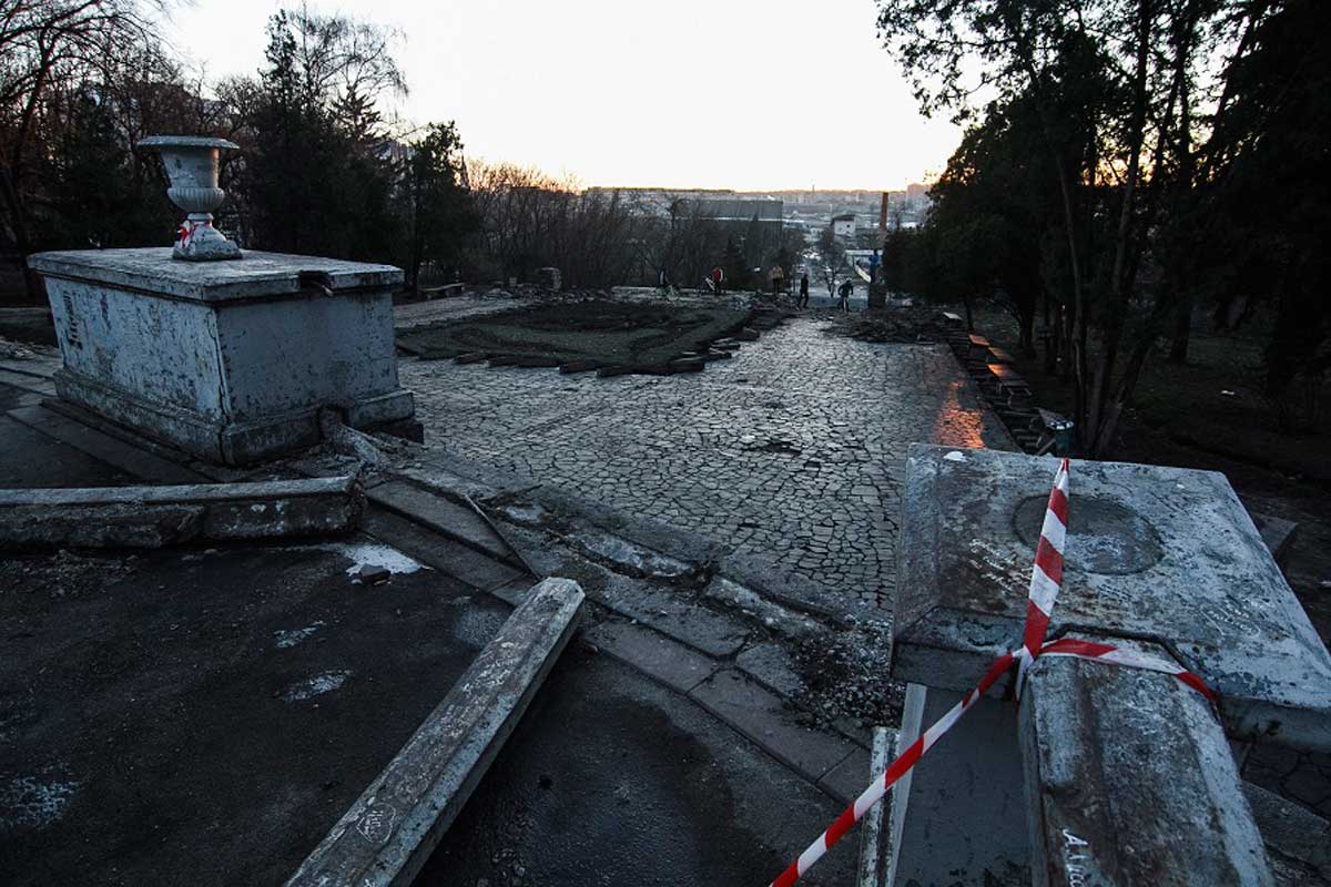 В саду Шевченко реконструируют "Каскад" (фото)