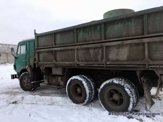 Под Харьковом разворовывают госпредприятие (фото)