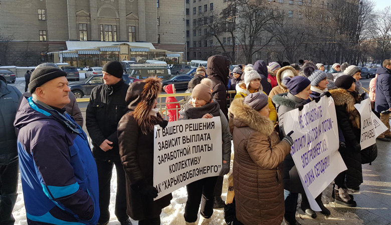 Возле апелляционного хозсуда - пикет (фото)