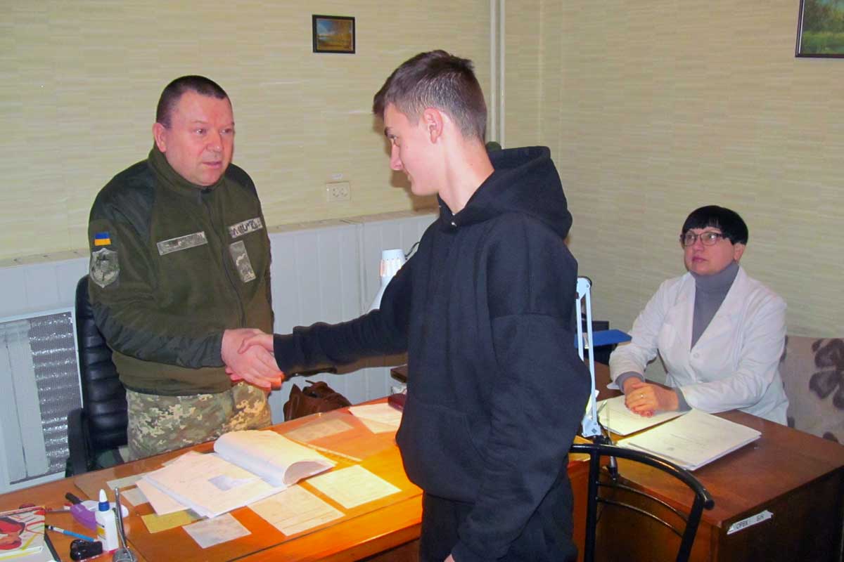 В Харьковской области в военкоматы вызывают юношей