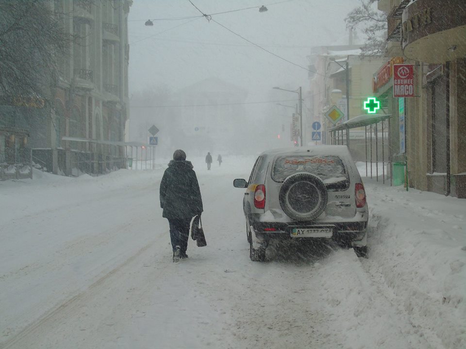 Харьков засыпало снегом (фото)