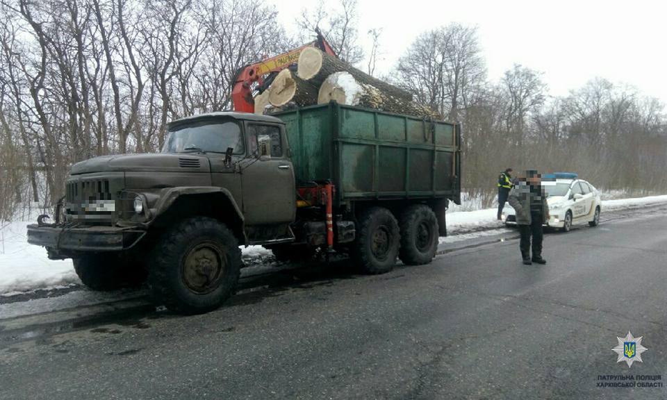 Под Харьковом задержаны грузовики с незаконной древесиной (фото)