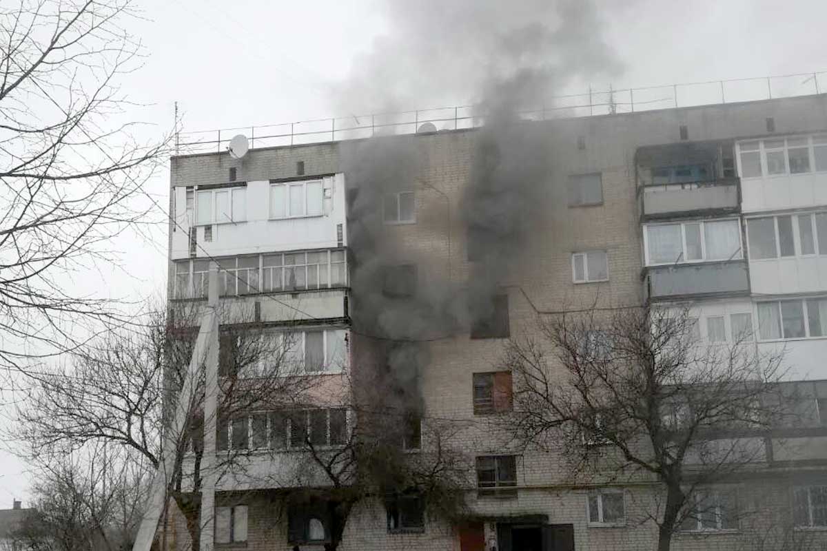 Под Харьковом горела пятиэтажка (фото)
