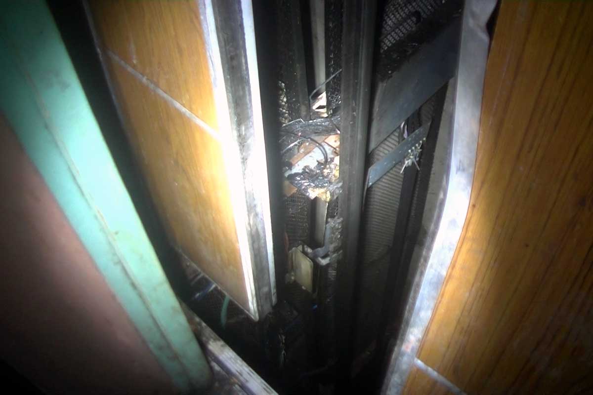 В харьковской многоэтажке загорелся лифт (фото)