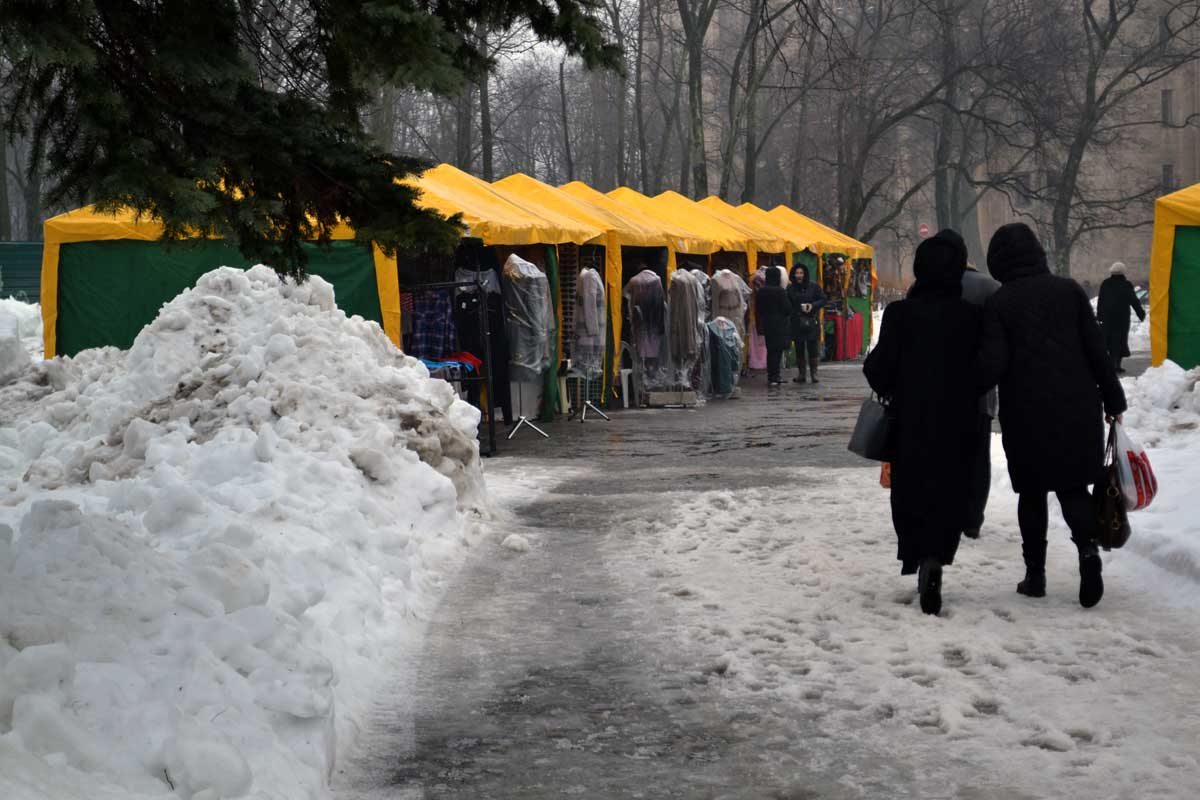 На площади Свободы открылась весенняя ярмарка (фото)