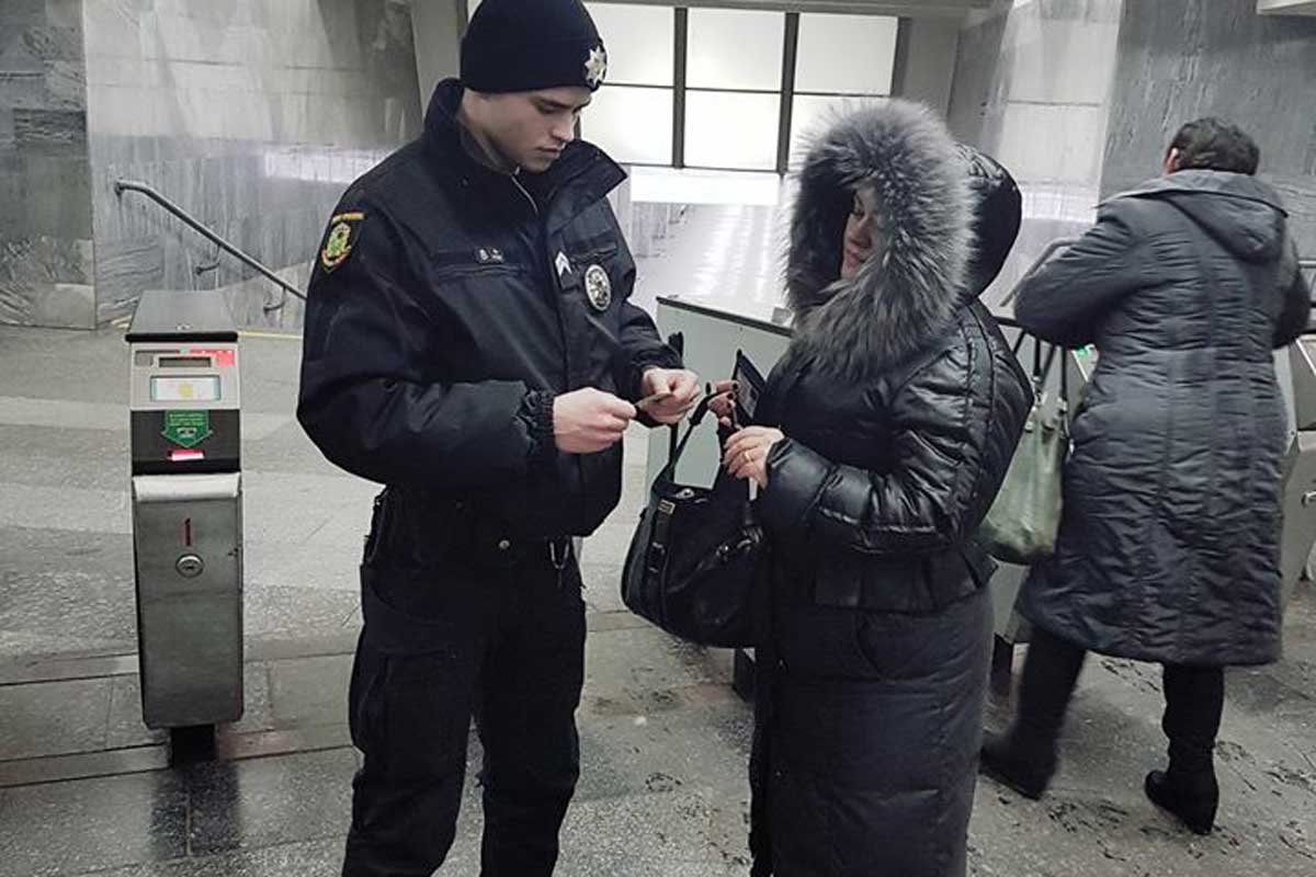 В харьковском метро поймали нелегалов