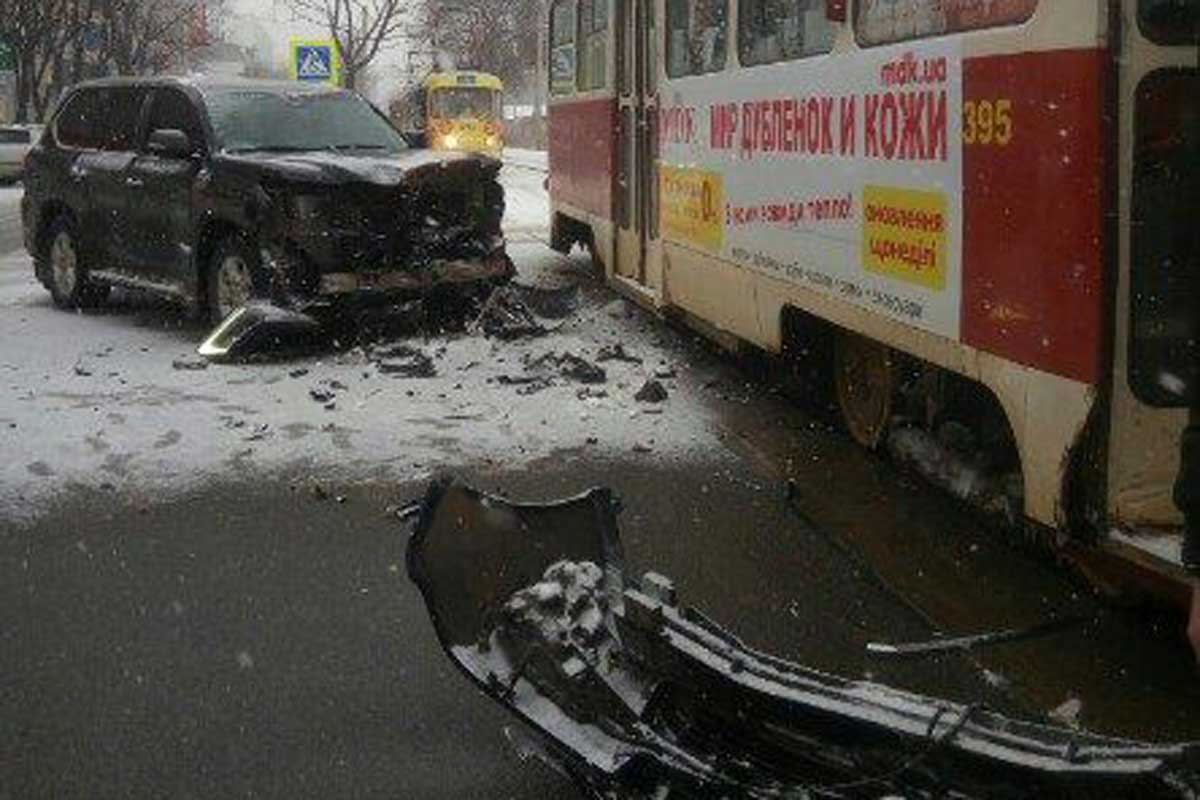 В Харькове трамвай попал в ДТП (фото)