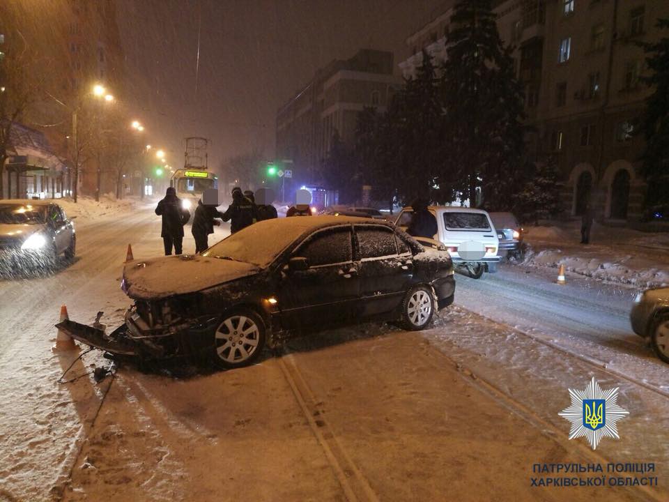 На Московском проспекте ДТП заблокировало движение трамваев (фото)