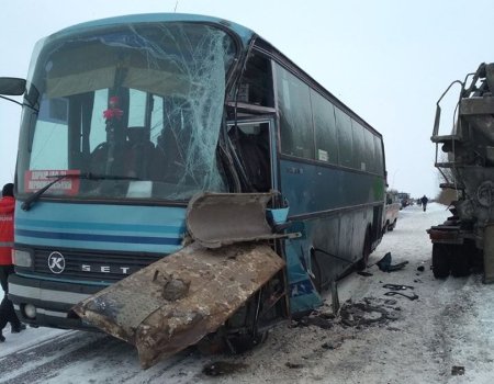 Под Харьковом столкнулись автобус и бетономешалка. Есть пострадавшие (фото)