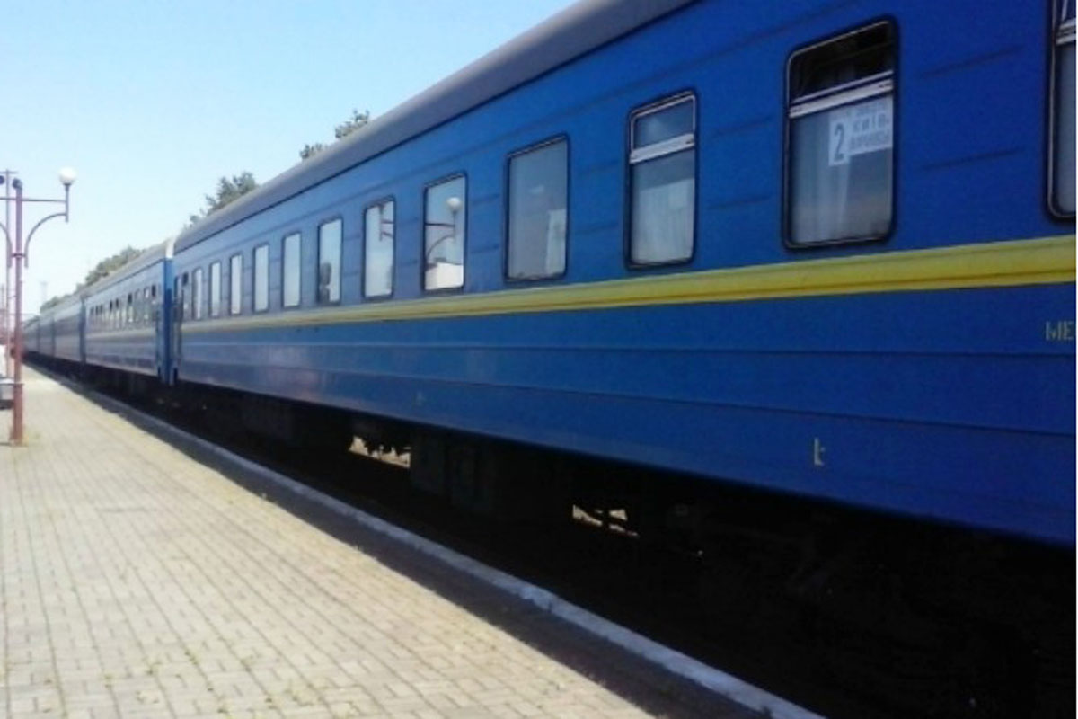 Под Харьковом женщина бросилась под поезд
