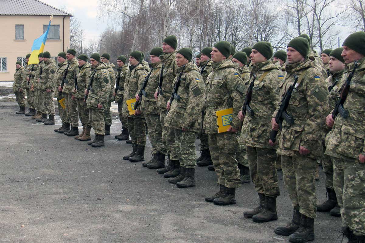 Под Харьковом тысячи солдат собрали на учения (фото)