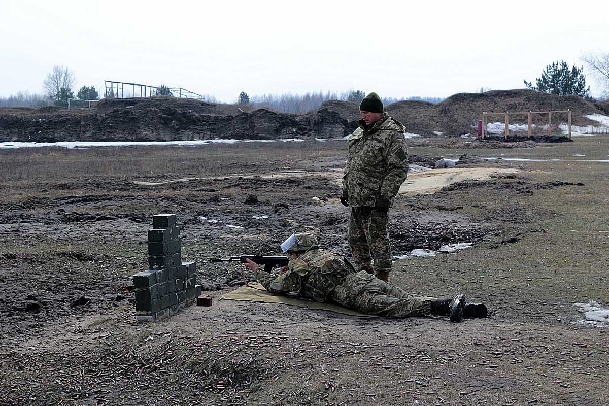 Под Харьковом стреляли резервисты (фото)