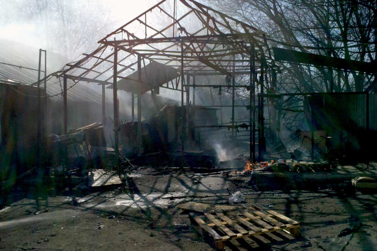 В Харькове сгорел ангар (фото)