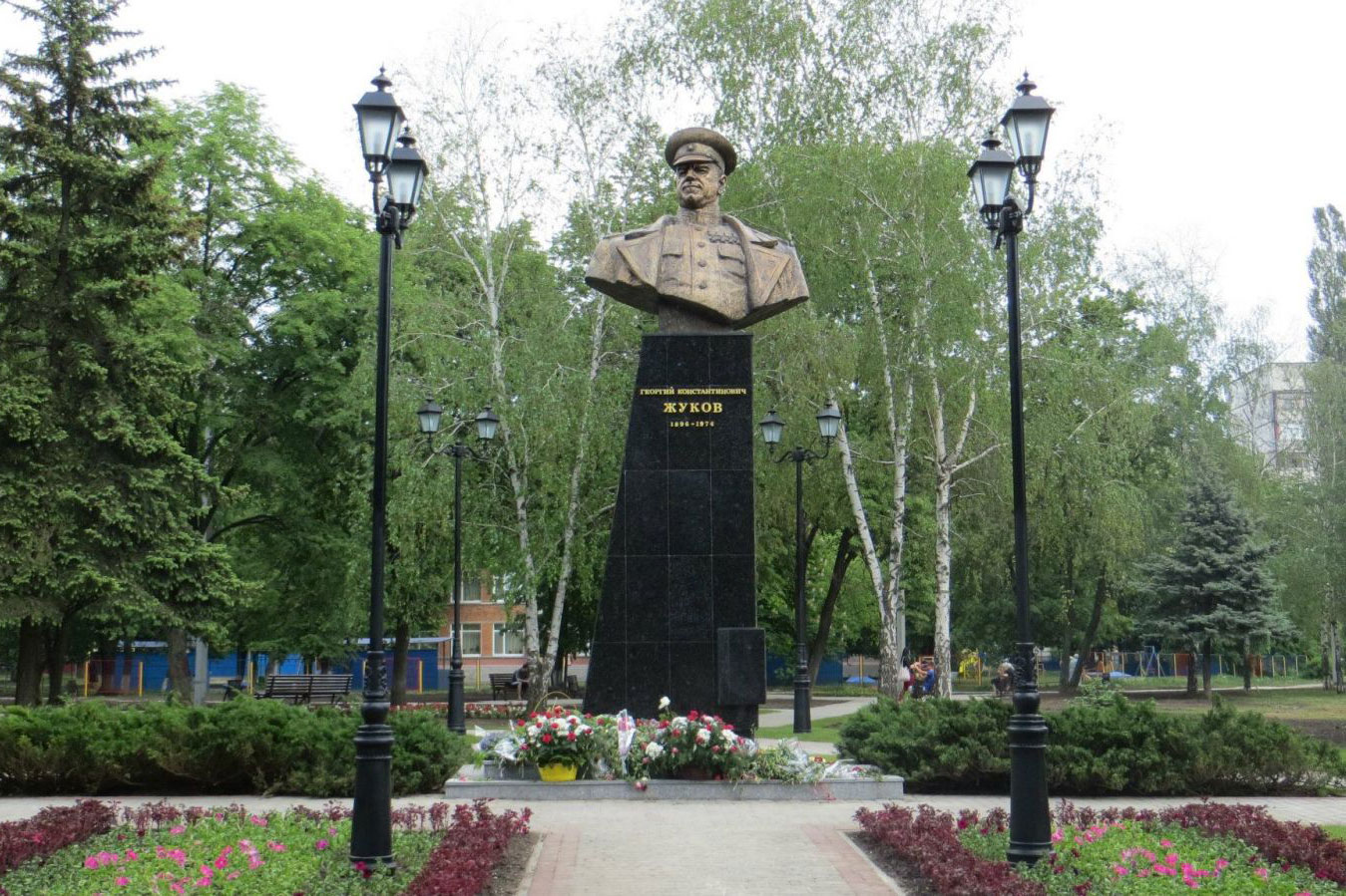 Харьковские активисты требуют снести памятник Жукову
