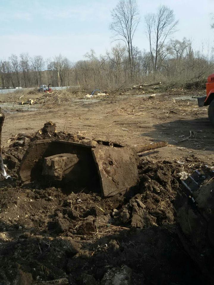 На ХТЗ строители нашли танковую башню со снарядом внутри (фото)