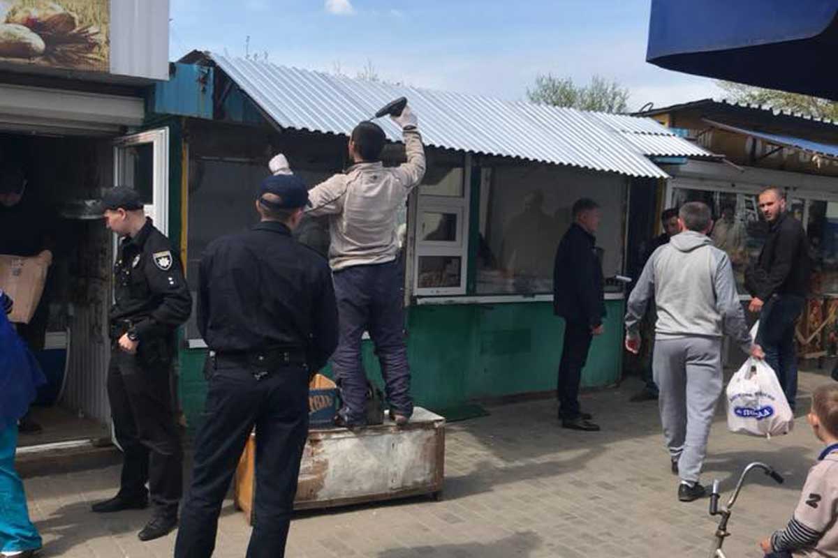На Сортировке сносят киоски (фото)