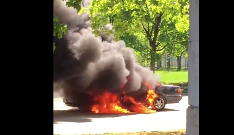 На Салтовке сгорела машина (фото, видео)
