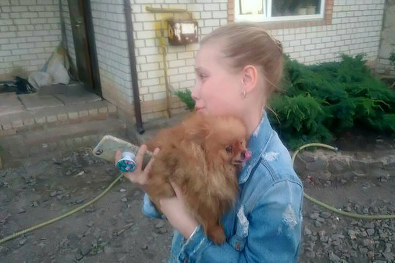В Харькове из шестиметровой шахты вытащили щенка (фото)