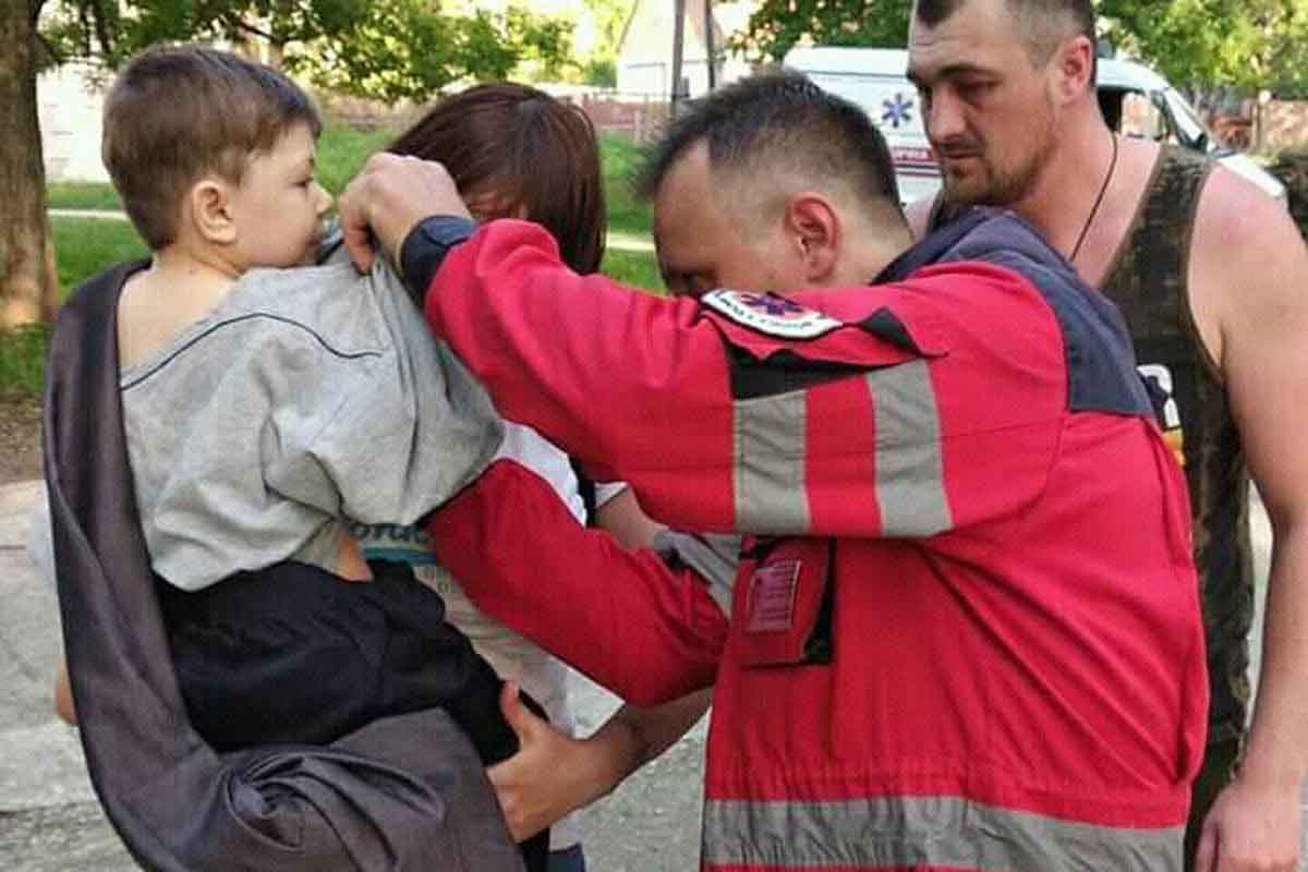 Под Харьковом ребенок провалился в колодец (фото)
