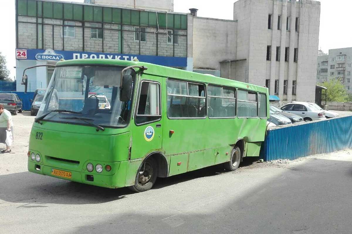 Автобус без водителя спровоцировал тройное ДТП