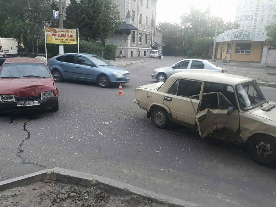 Авария в Харькове: двое пострадавших (фото)