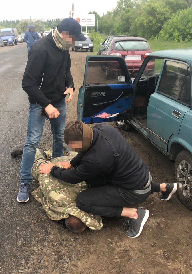 СБУ поймала в Харькове торговцев оружием (фото)