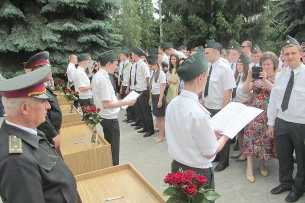 В Харькове медики приняли военную присягу (фото)
