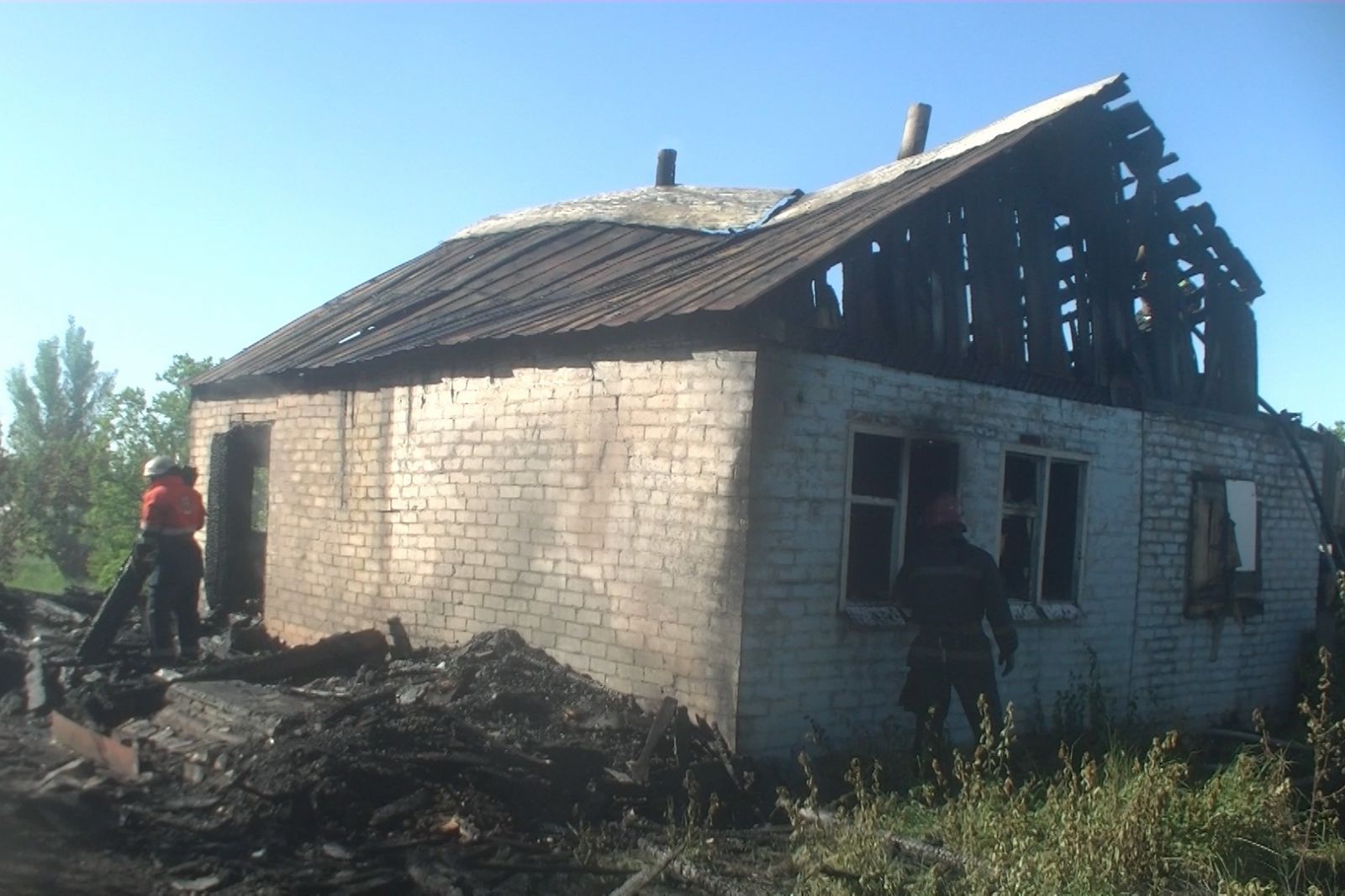 Под Харковом сгорел жилой дом (фото)
