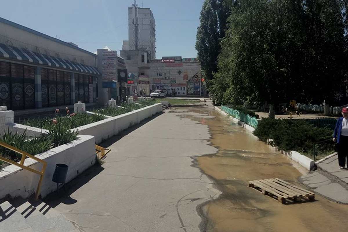 В Харькове прорвало водную магистраль (фото, видео)