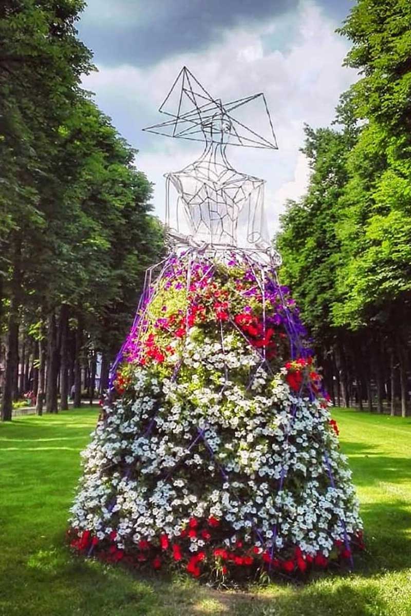 В Харькове создали креативную цветочную инсталляцию (фото)